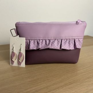 Komplet toaletke z volančki in uhančki