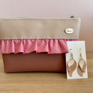 Toaletka z volančki in uhančki