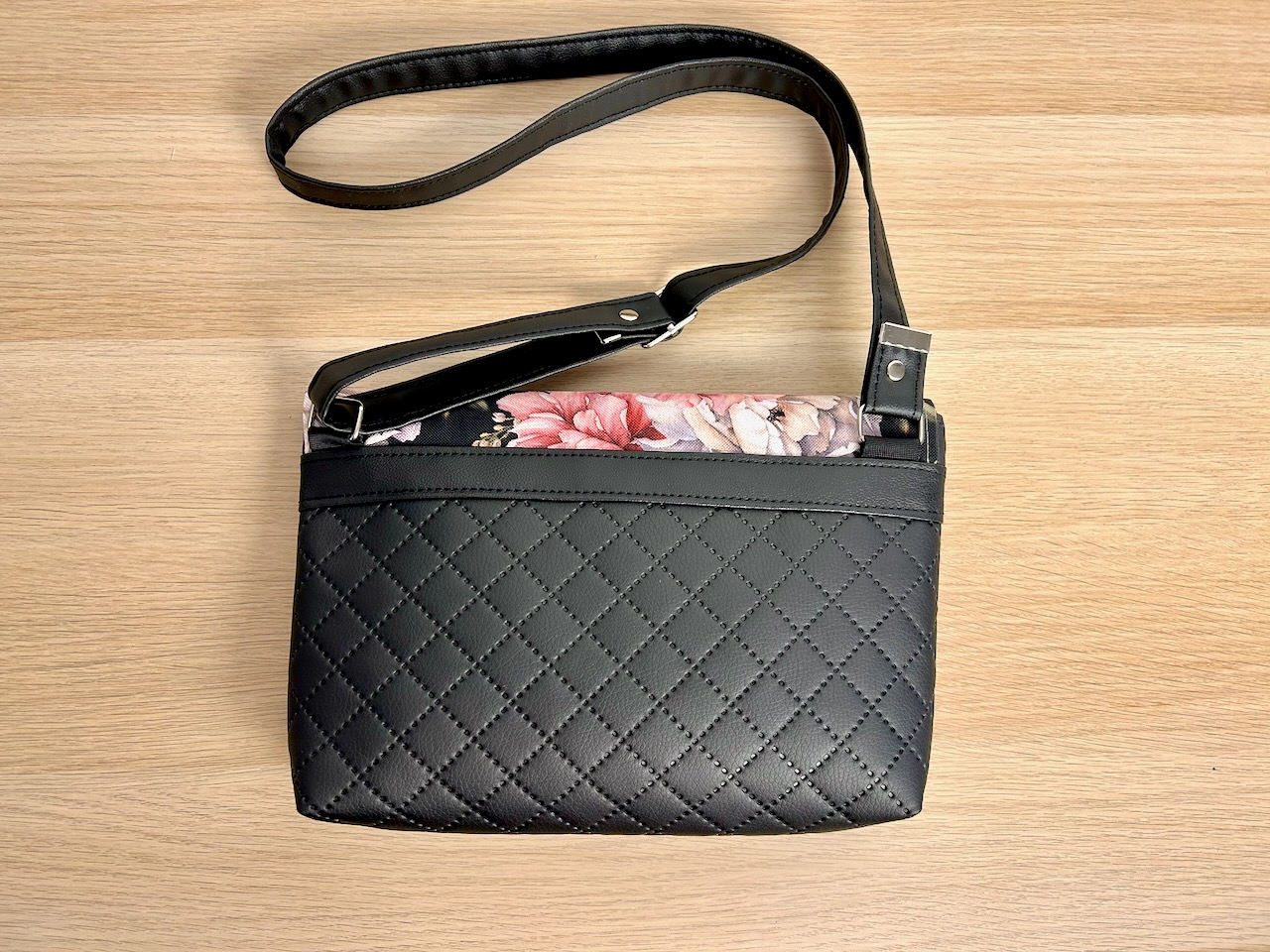 Torbica Nataša - črna, vrtnice - slika 4