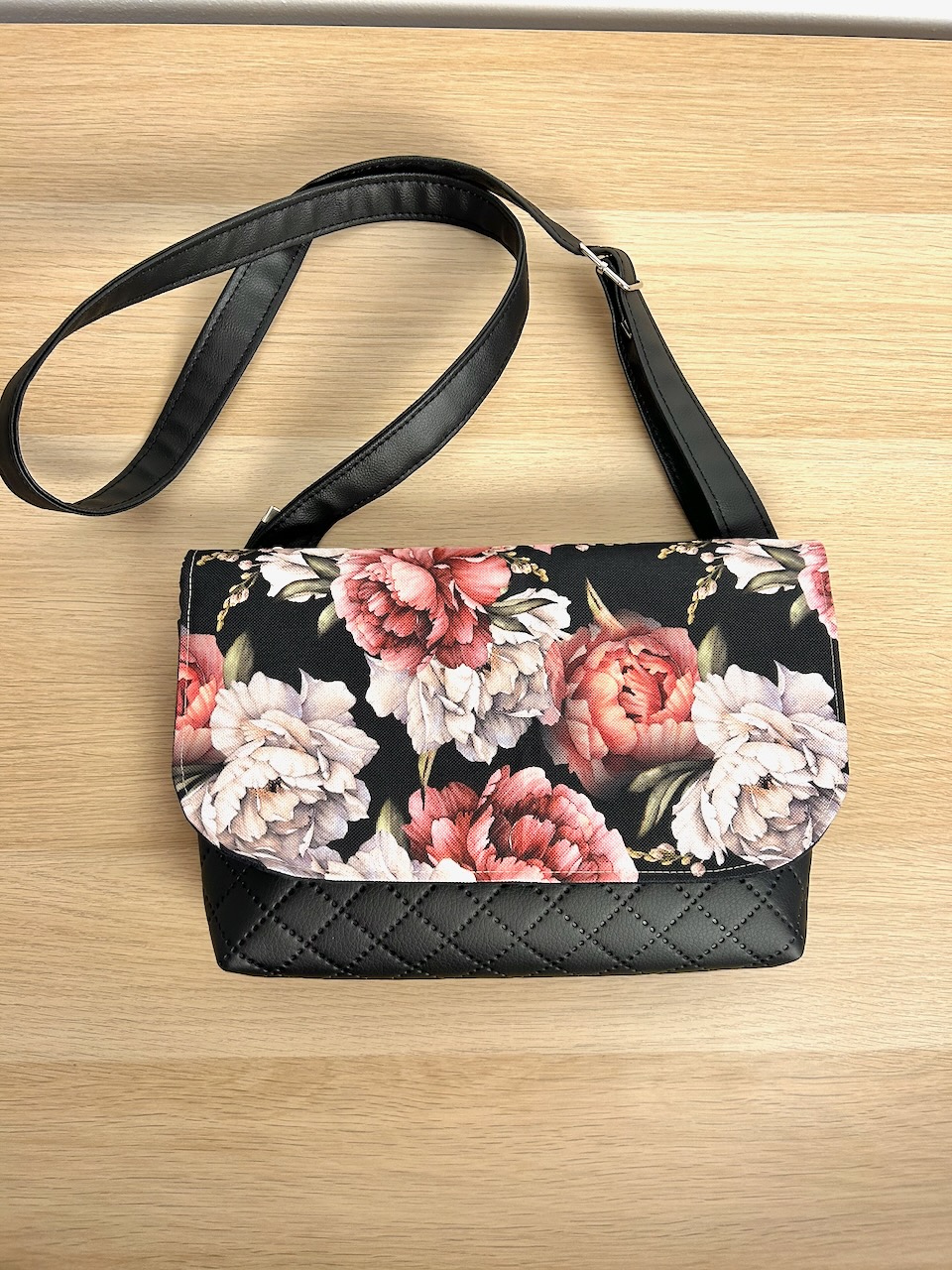 Torbica Nataša - črna, vrtnice